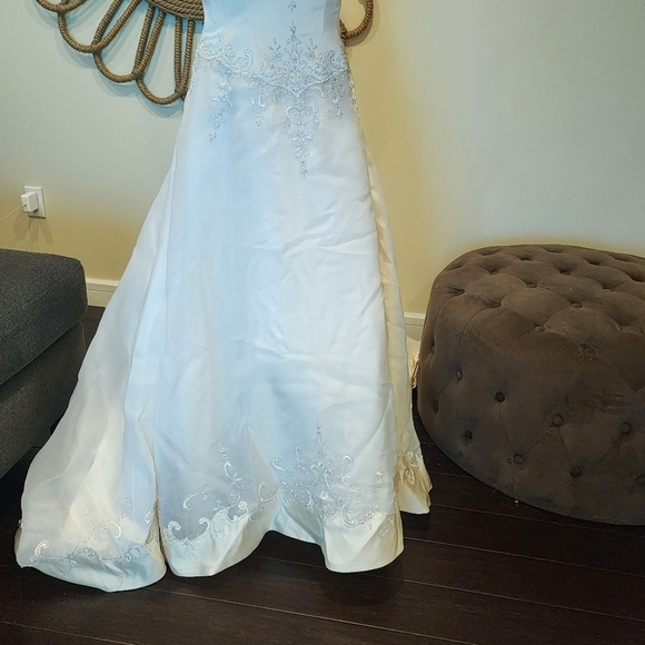 Mon Cherri Bridal Elegant Strapless Ivory Wedding Dress Size 10 W28 - Picture 5 of 13
